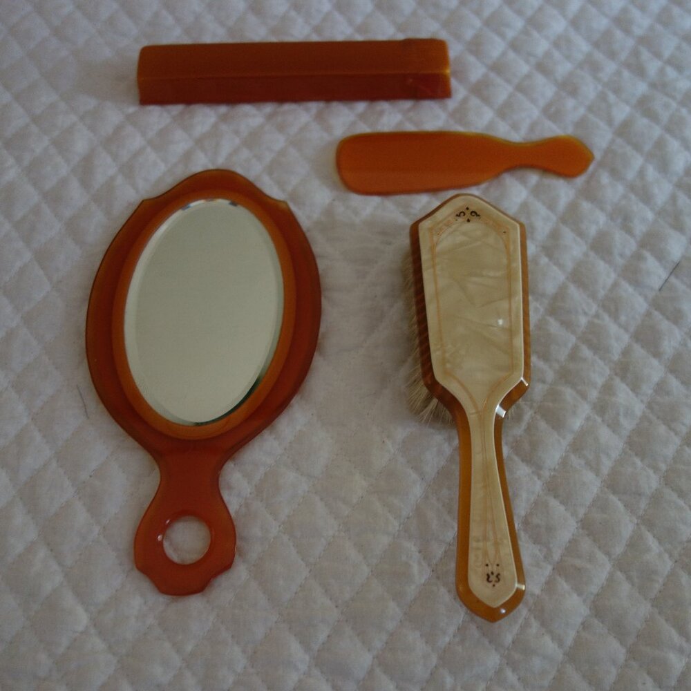 Vtg Art Deco Nouveau Celluloid Vanity Hand Mirror Shoe Horn & Accessories - Picture 2 of 4